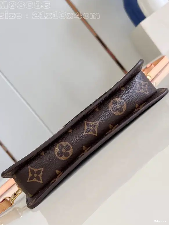 VUITTON Pouch-21.5*13*4.5CM LOUIS Lexington 0630